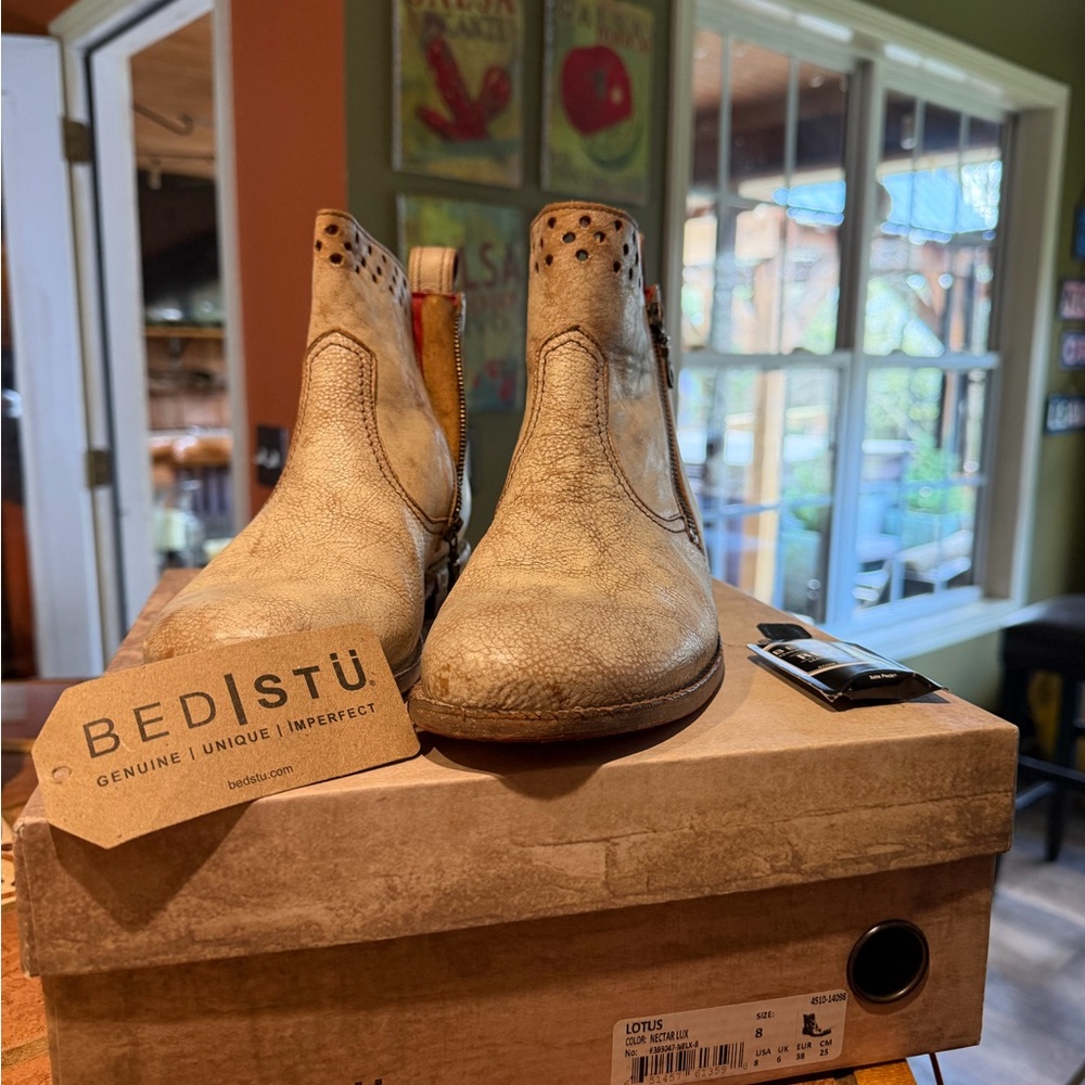 Bed Stu Cream Leather Ankle Boots - Distressed Western Booties